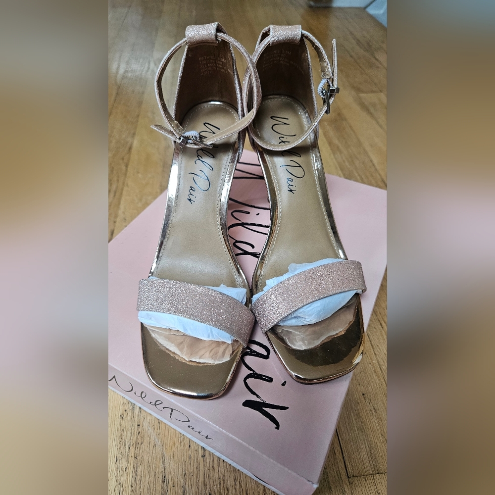Wild Pair Bethie Sandals (Size 5.5; Color Rose Gold)